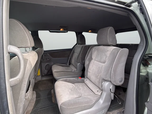 Used 2010 Silver Toyota LE image 27