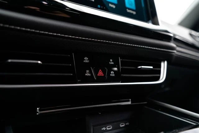 New 2026 Black Volkswagen 2.0T SE w/Technology image 26