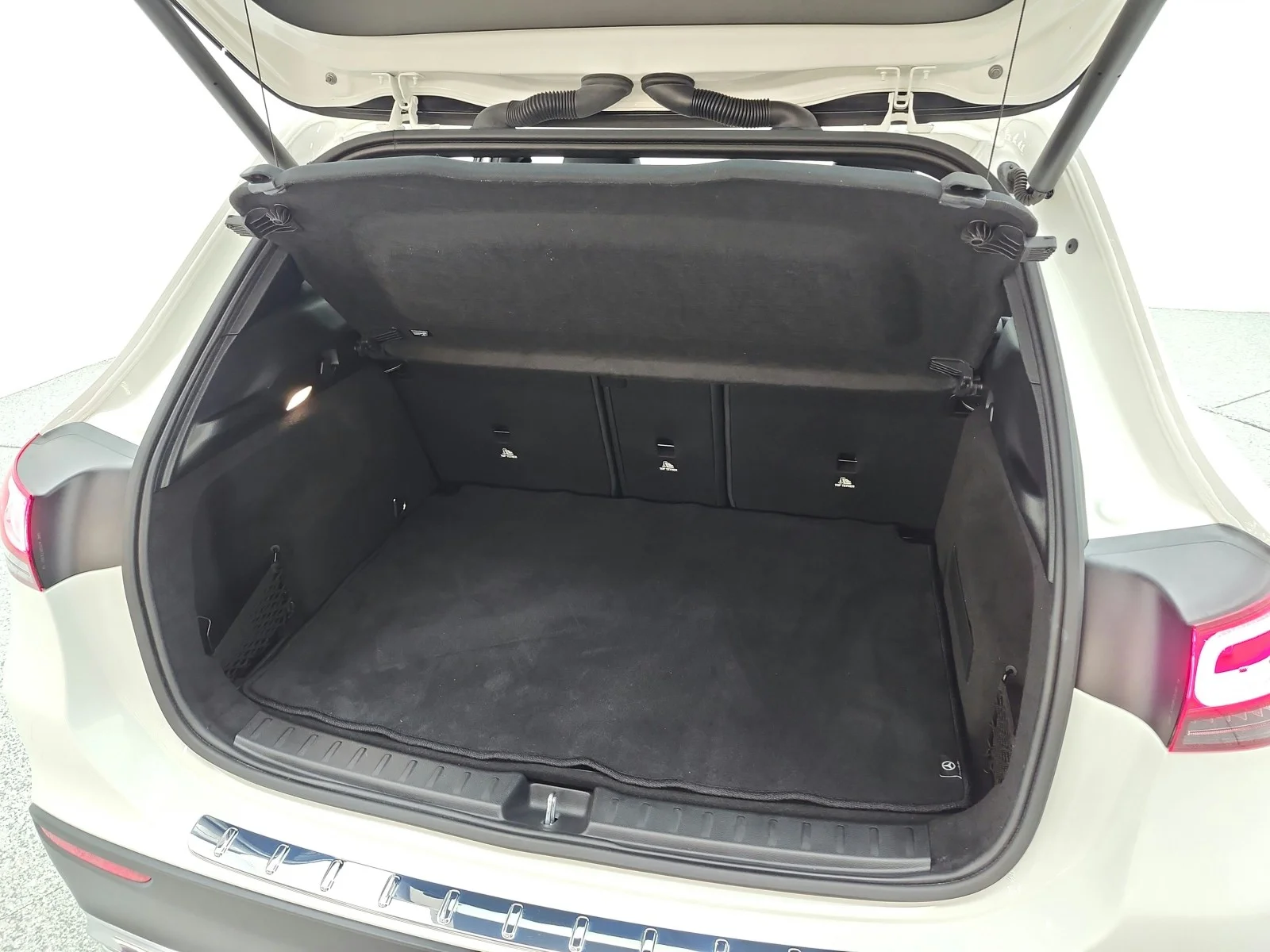 Used 2023 Polar White Mercedes-Benz GLA 250 SUV image 28