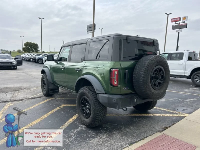 Used 2022 Green Metallic Ford Wildtrak image 3