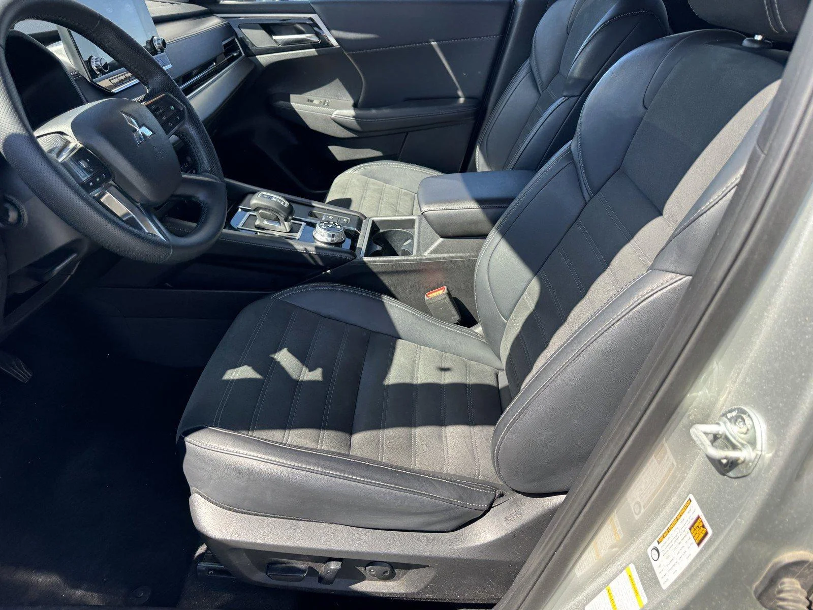 Used 2024  Mitsubishi SE image 14