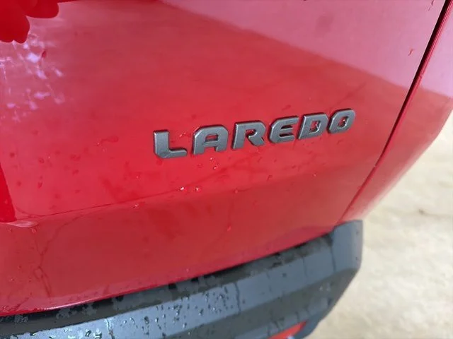New 2026 Red Hot Pearl-Coat Exterior Paint Jeep Laredo image 6