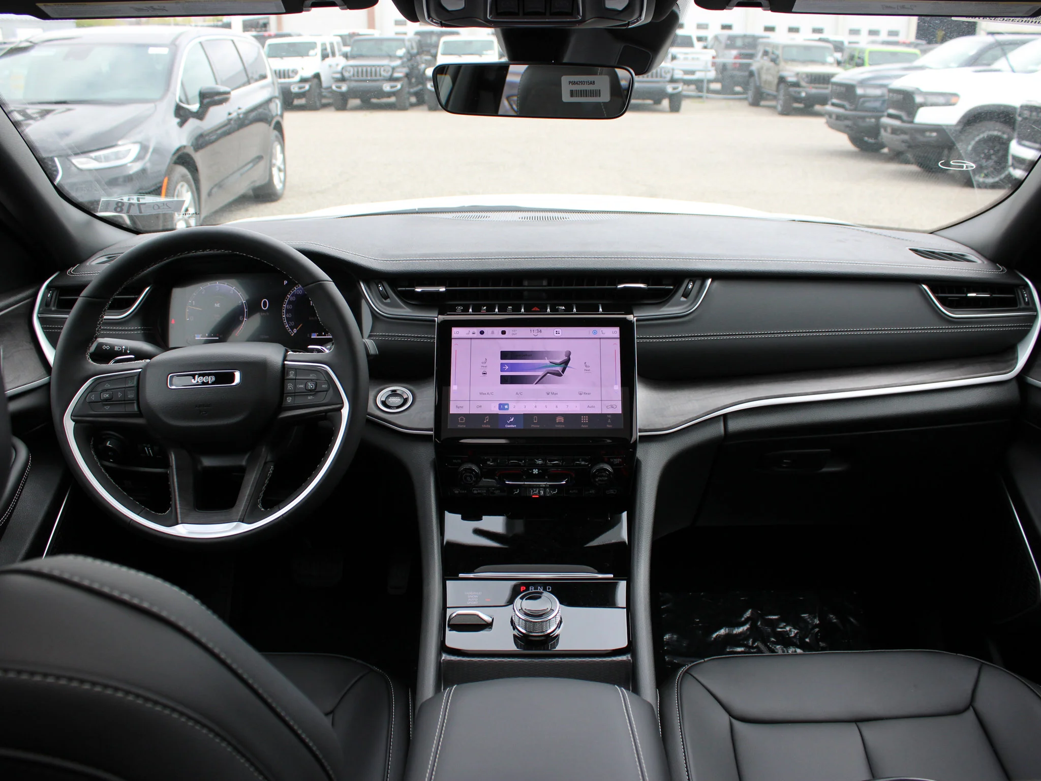 Used 2025 White Jeep Limited* 4x4, Panoramic Sunroof, Trailer Tow Package image 11