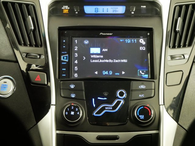 Used 2012 Midnight Black Hyundai SE image 18