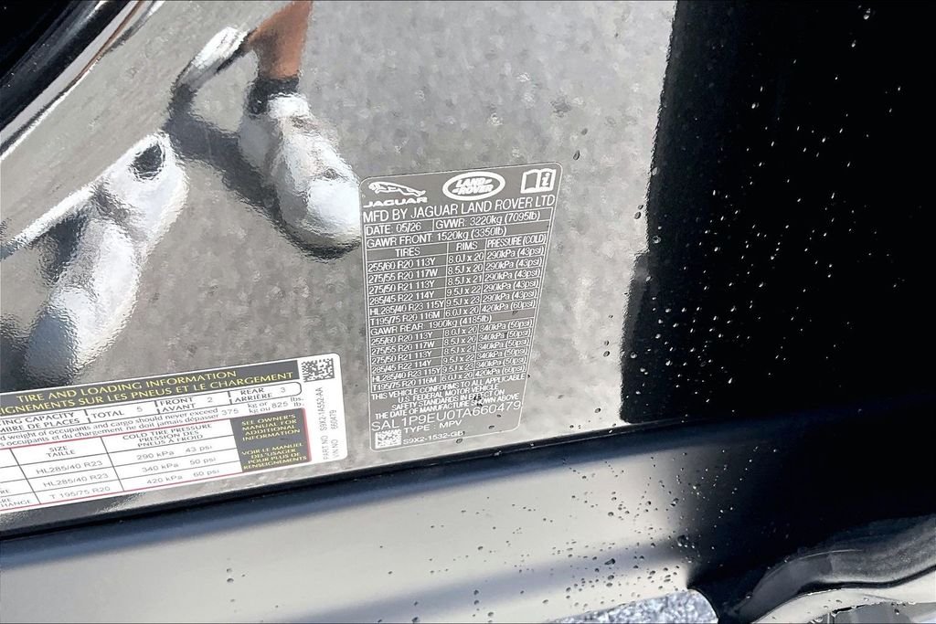 New 2026 Santorini Black Metallic Land Rover SE image 13