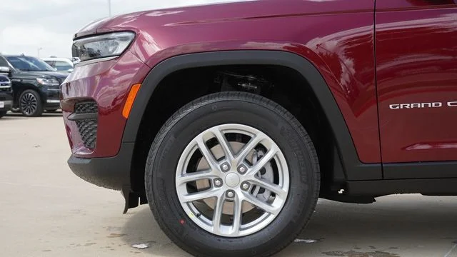 New 2026 Velvet Red Pearlcoat Jeep Laredo image 5