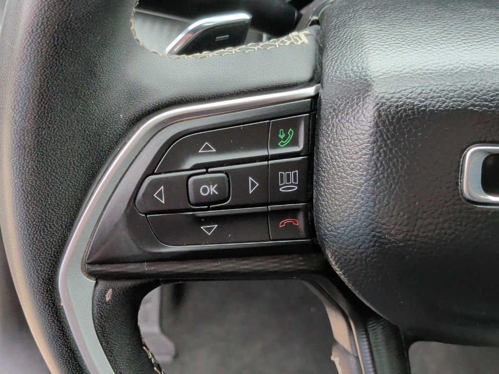 Used 2025 Silver Jeep Laredo image 17