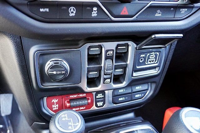 New 2026 Granite Crystal Metallic Clear-Coat Exterior Paint Jeep Rubicon image 33