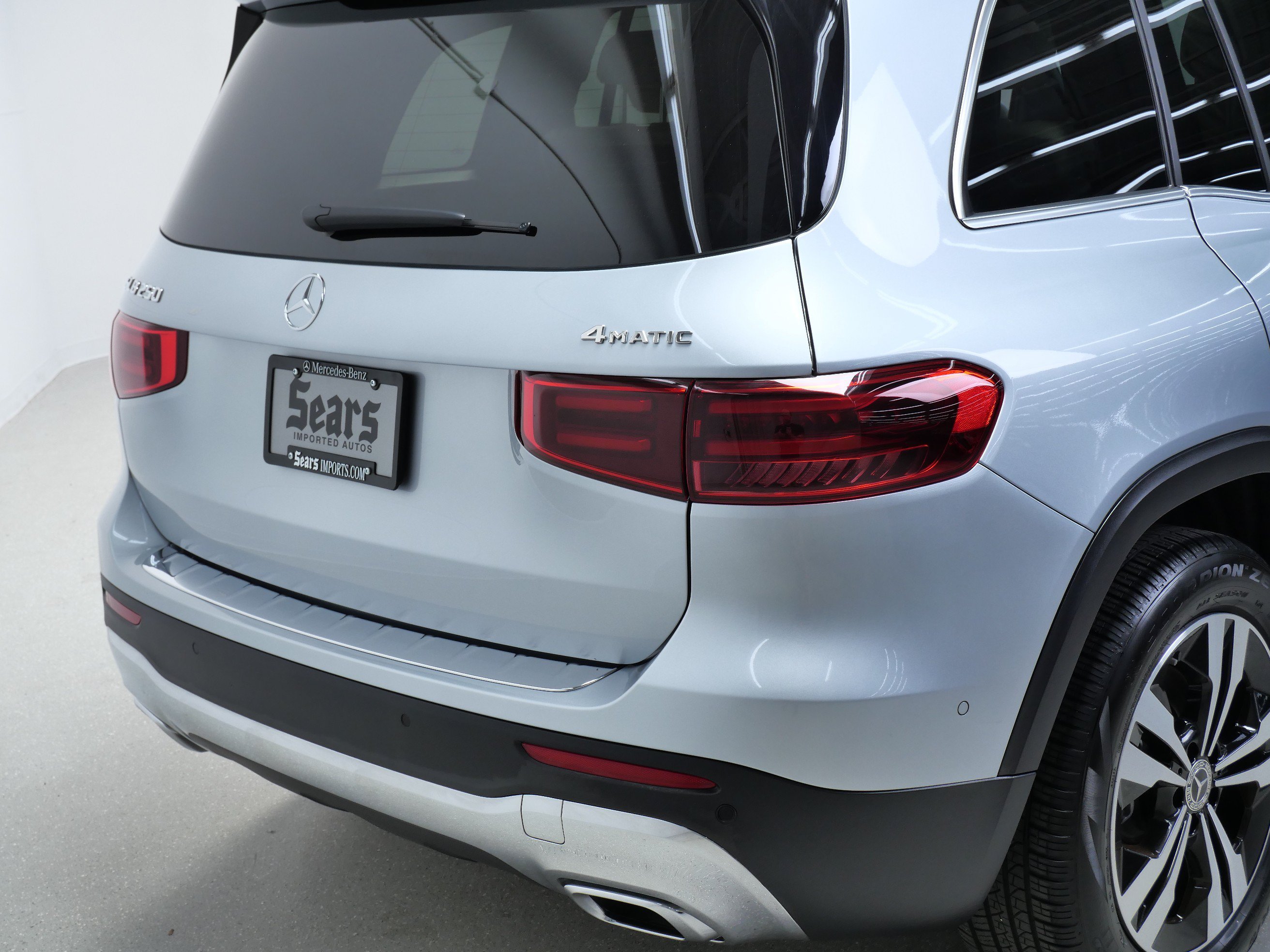 Used 2026 Cirrus Silver Metallic Mercedes-Benz GLB 250 image 5