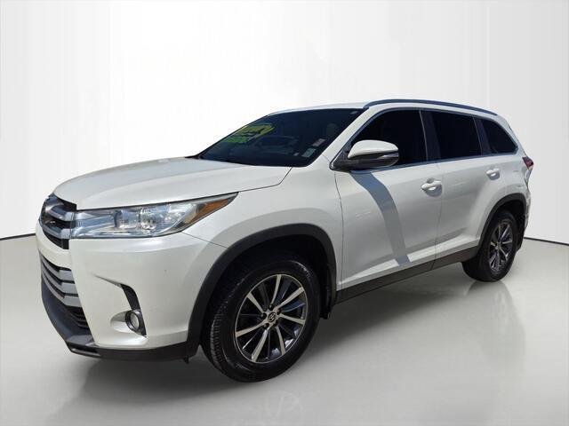 Used 2019 Blizzard Pearl Toyota XLE image 1