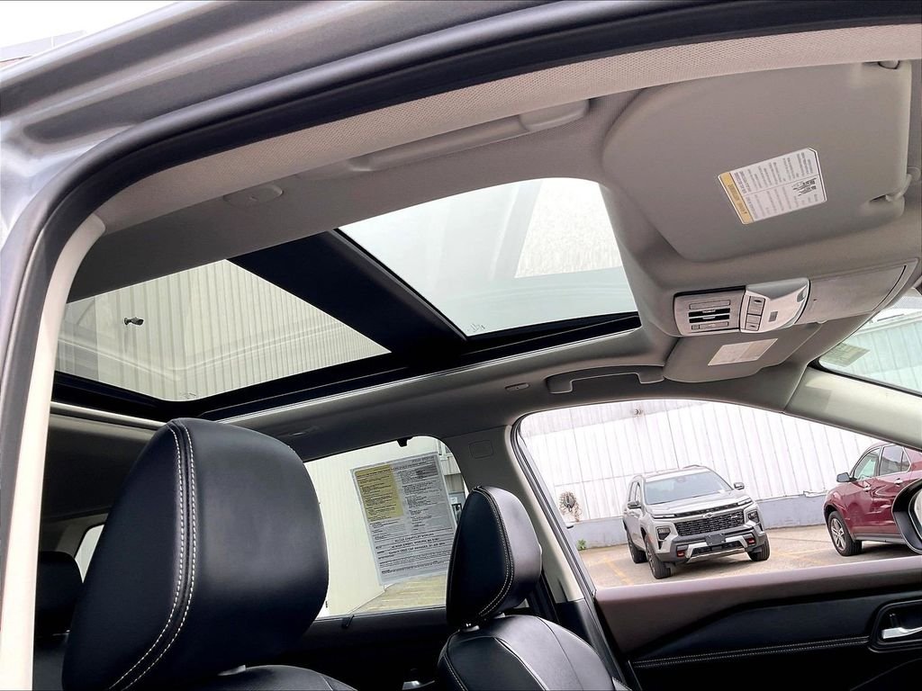 Used 2023 Gray Nissan SL image 22