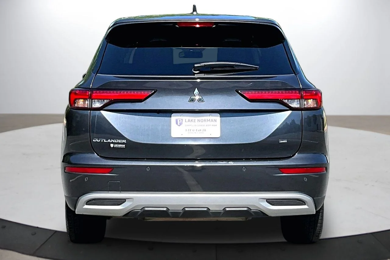 Certified Used 2024  Mitsubishi SE image 8