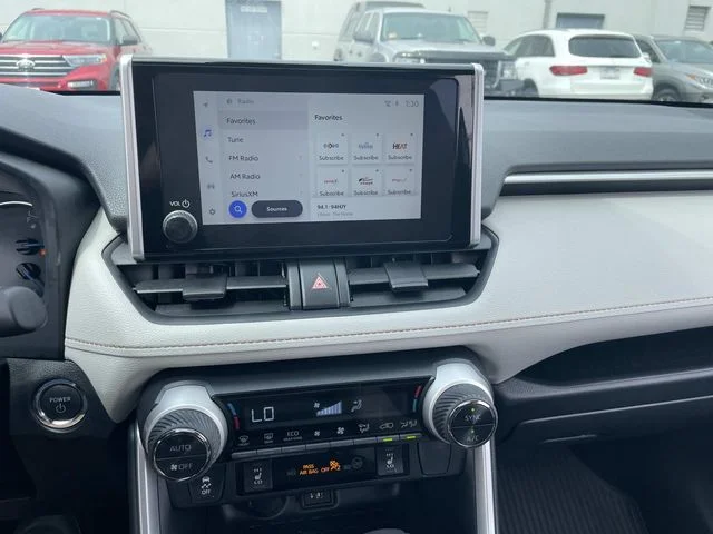 Certified Used 2025  Toyota XLE image 30