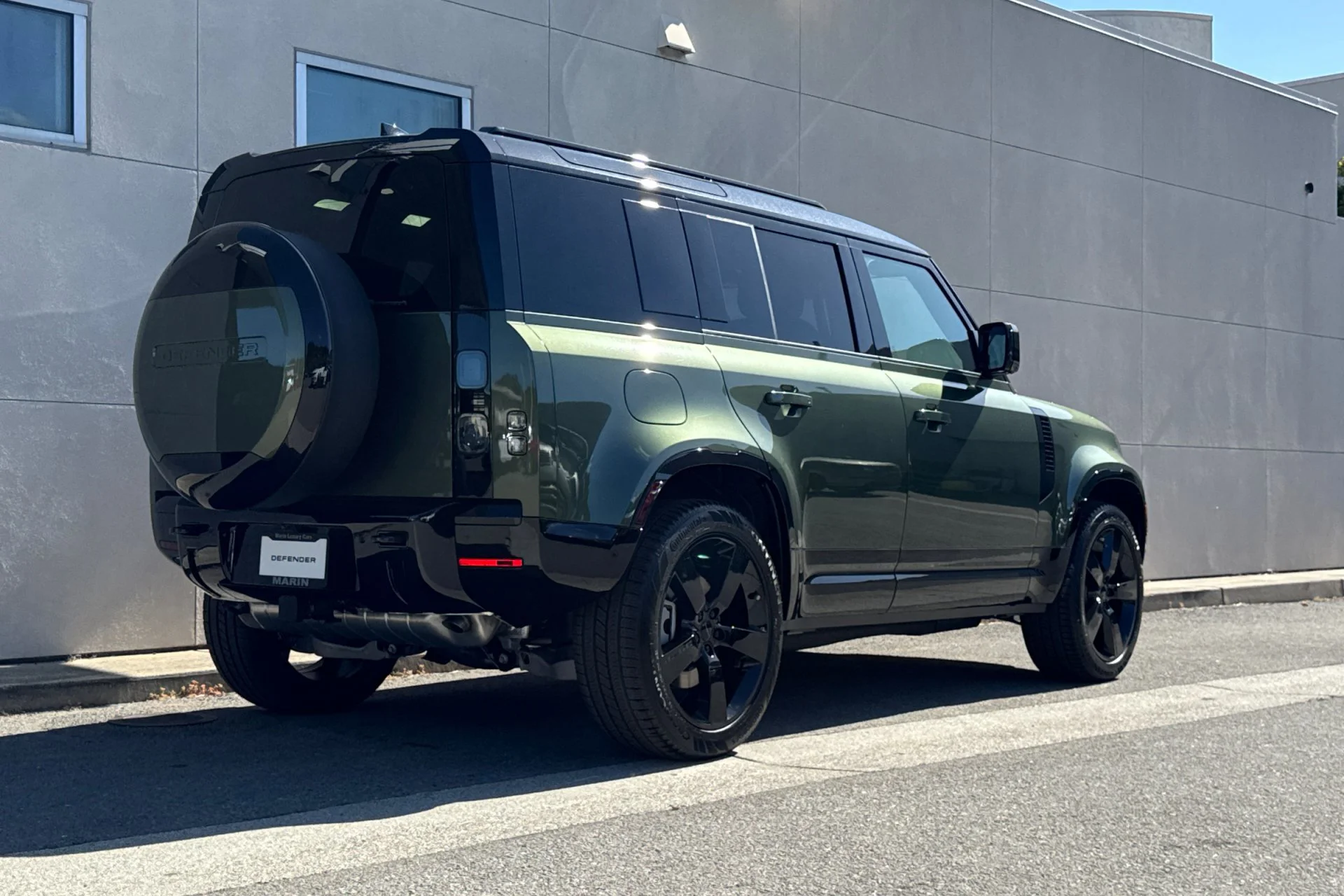 New 2026 Woolstone Green Land Rover X-Dynamic SE image 2