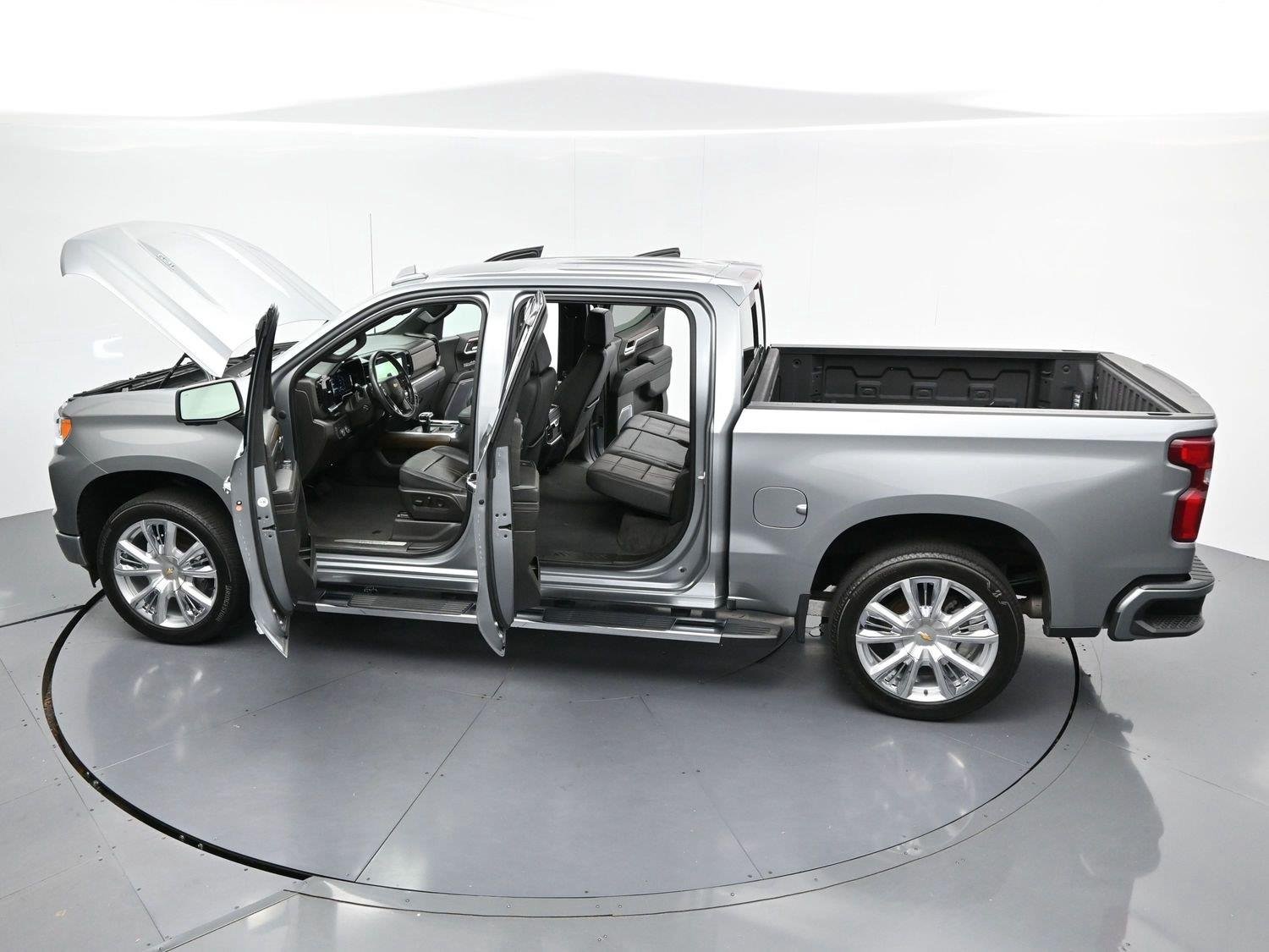 Used 2023 STERLING GRAY METALLIC Chevrolet High Country image 42