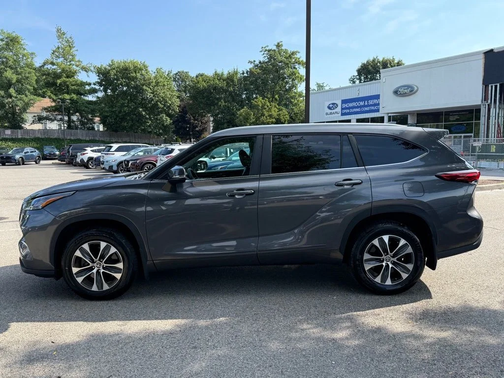 Used 2023 Gray Toyota XLE image 5