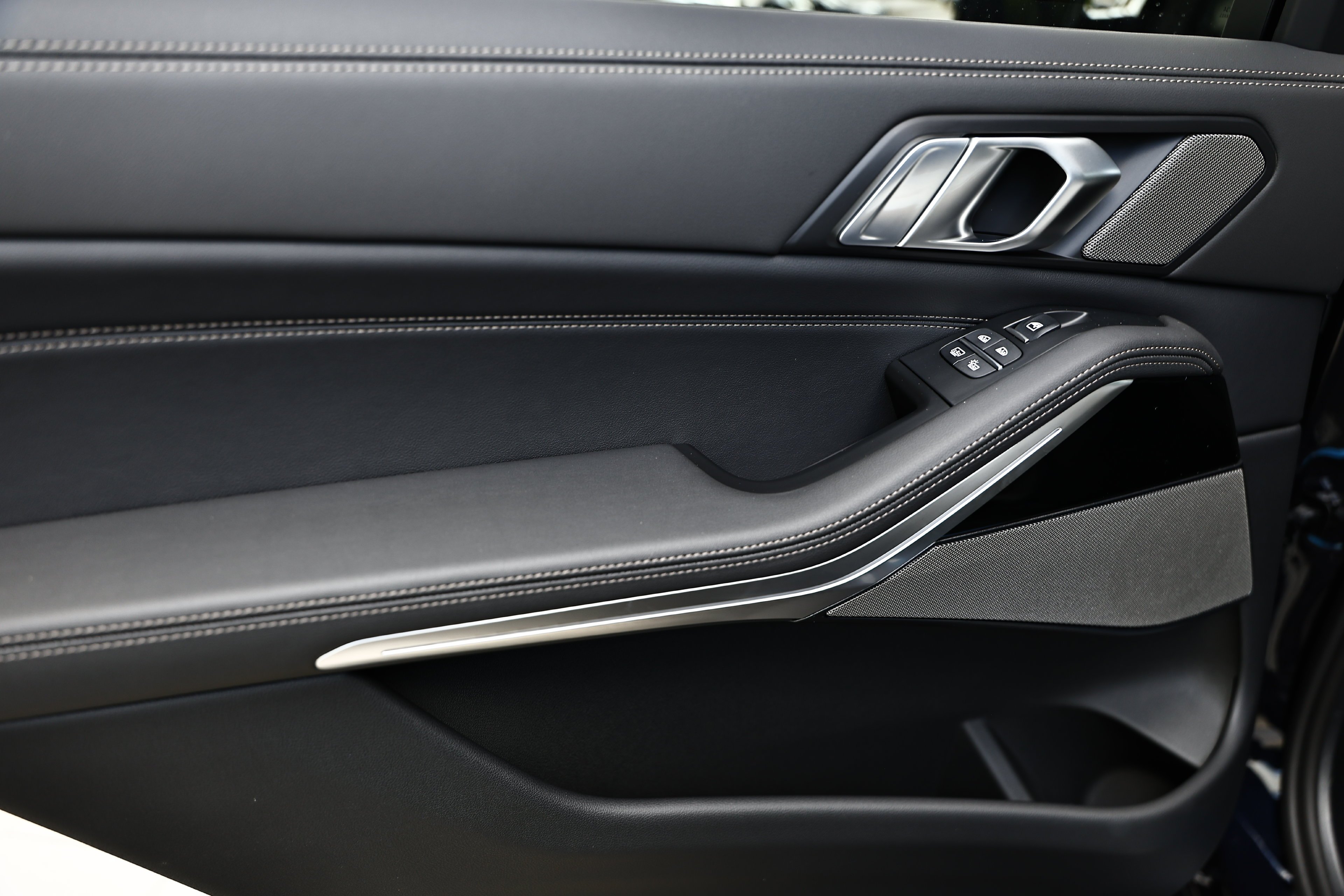 New 2027 Carbon Black Metallic BMW xDrive40i image 23