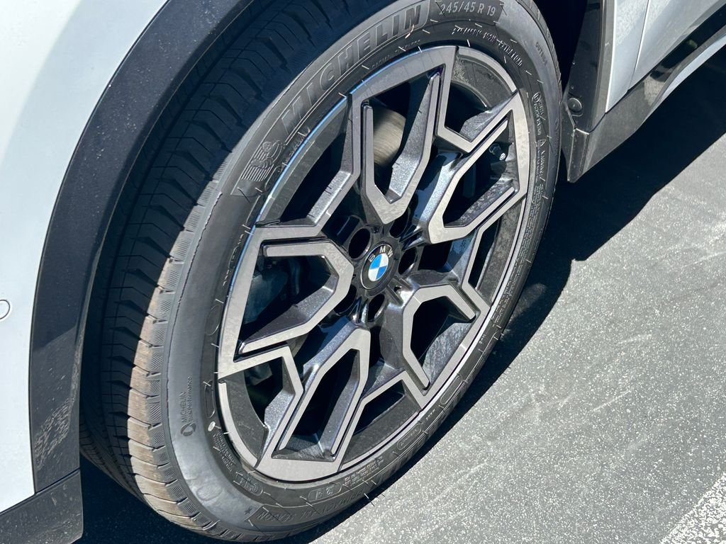 New 2026 Alpine White BMW xDrive28i image 3