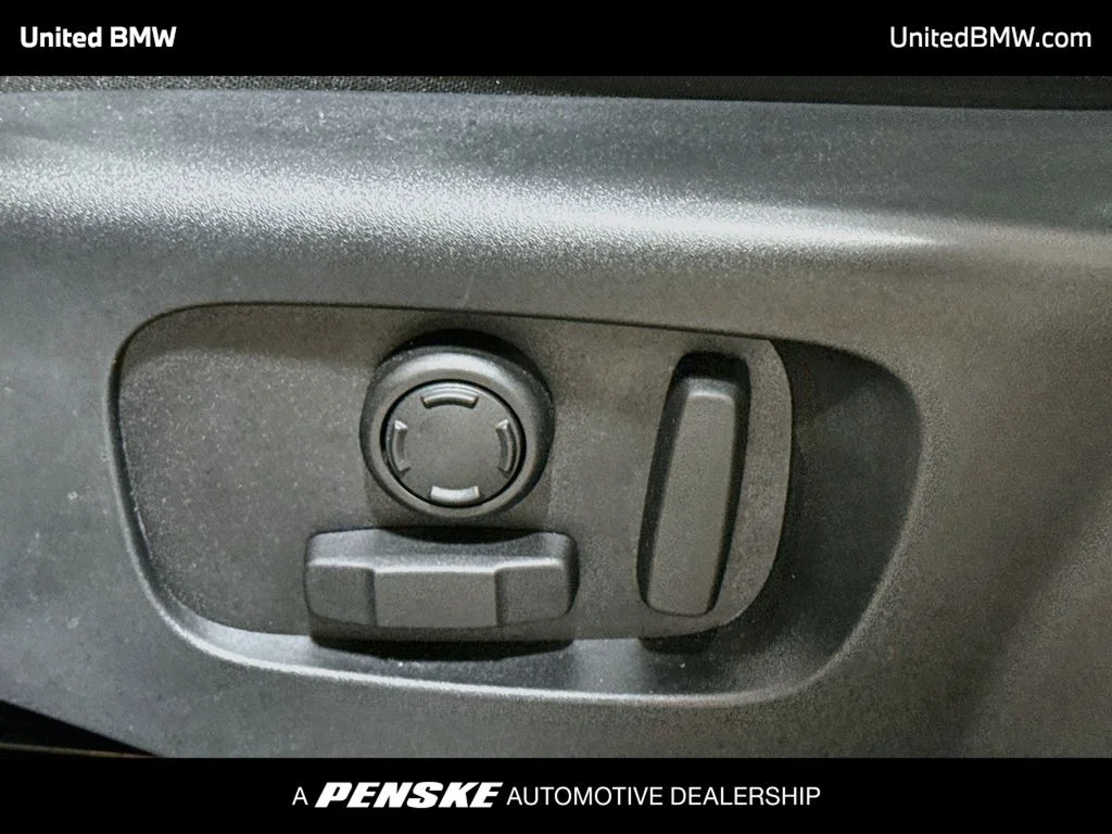 Used 2024  Land Rover Dynamic SE image 11