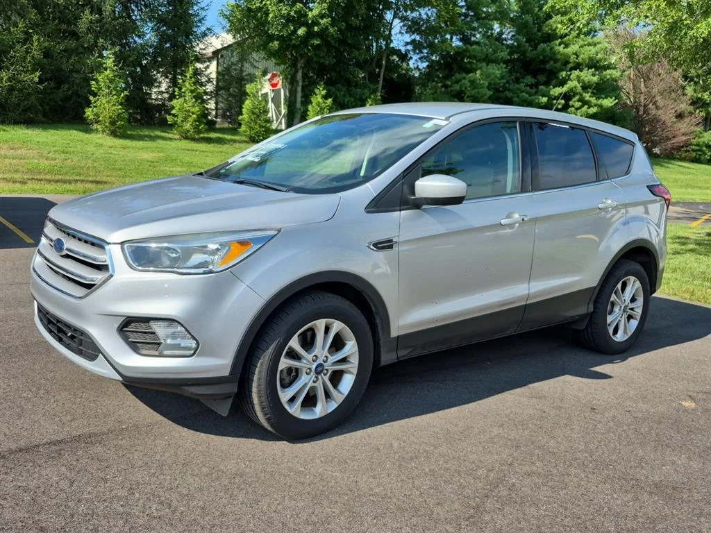 Used 2019 Ingot Silver Ford SE image 2