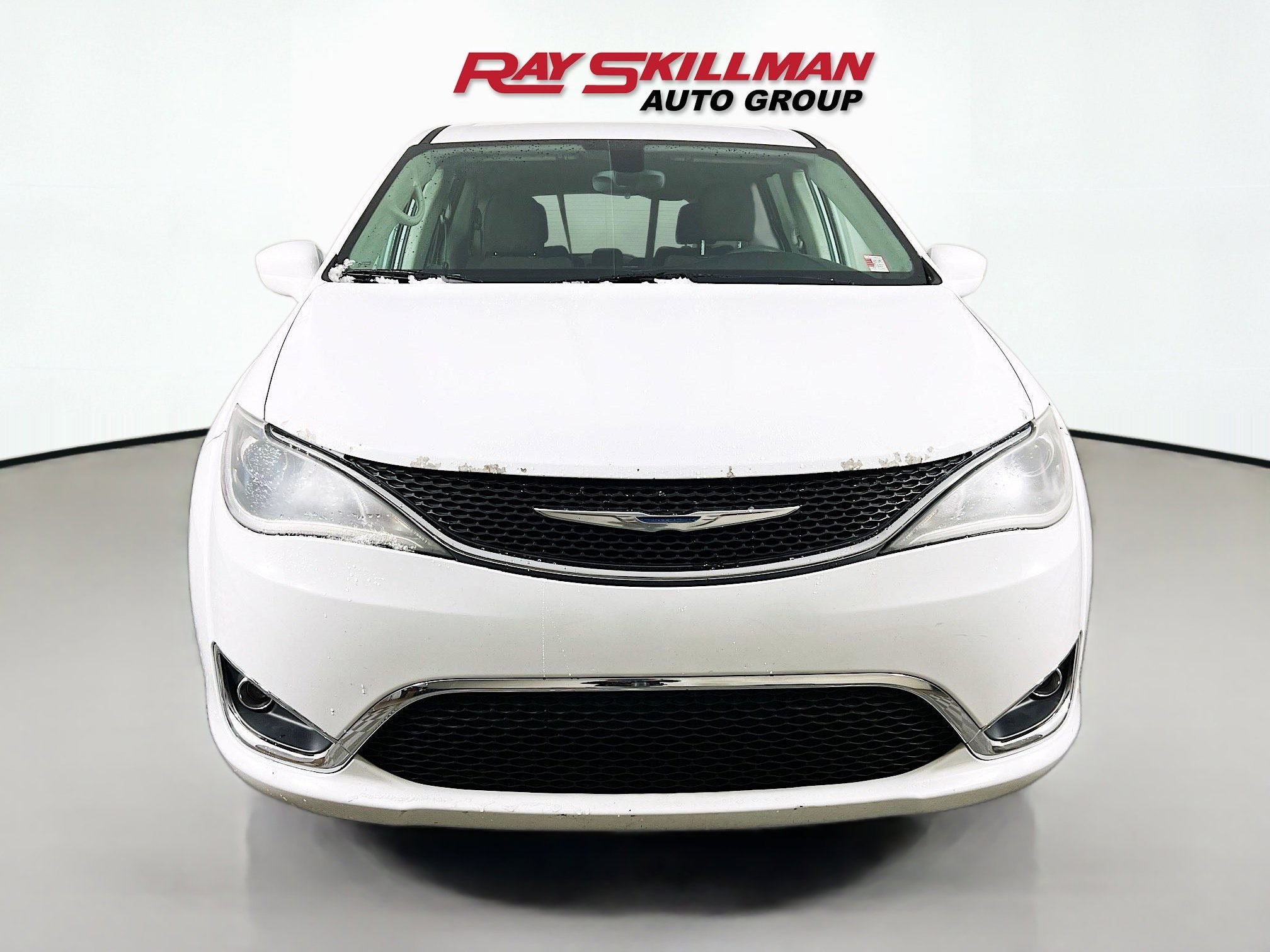 Used 2018 Bright White Clearcoat Chrysler TOURING PLUS image 2