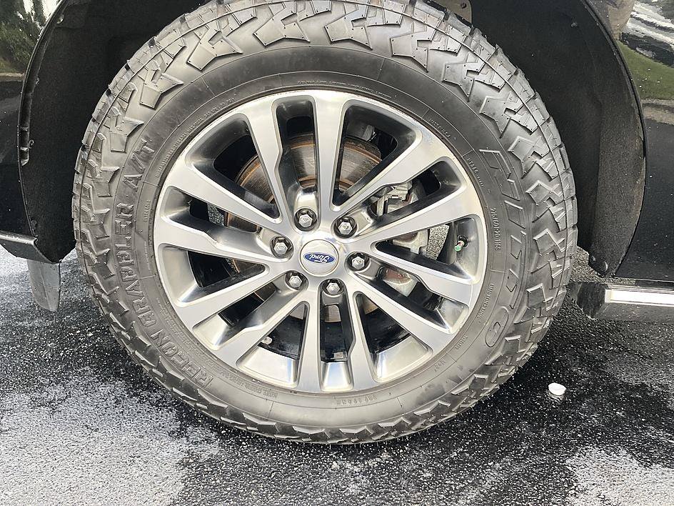 Used 2018 Shadow Black Ford Limited image 24