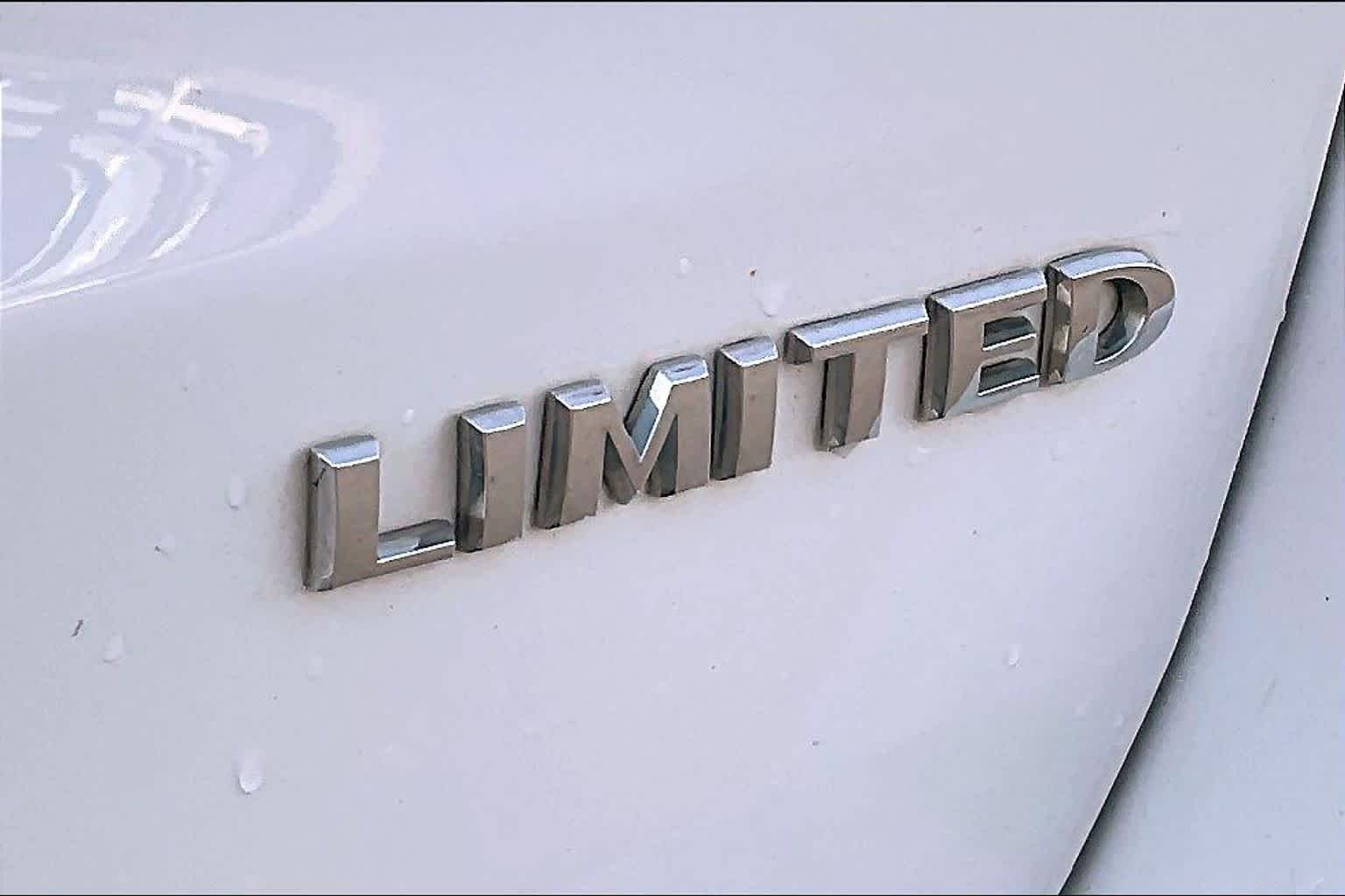 Used 2016 Bright White Clearcoat Jeep Limited image 9