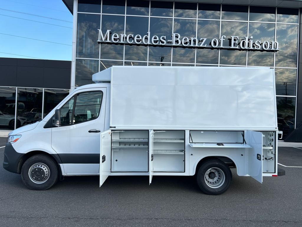 New 2025 Arctic White Mercedes-Benz Standard Roof image 3