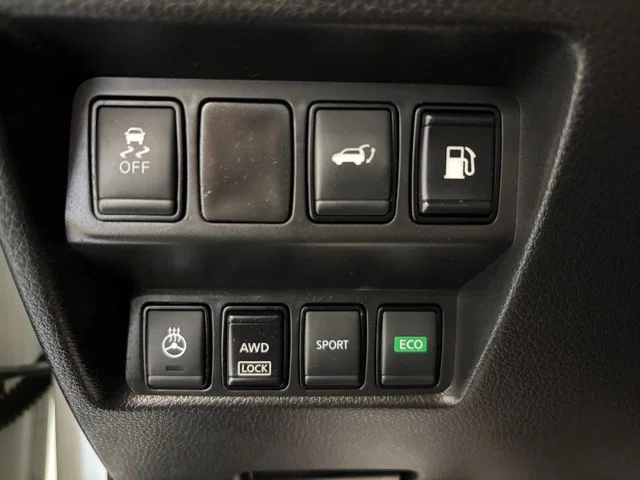 Used 2018 White Nissan SV image 24