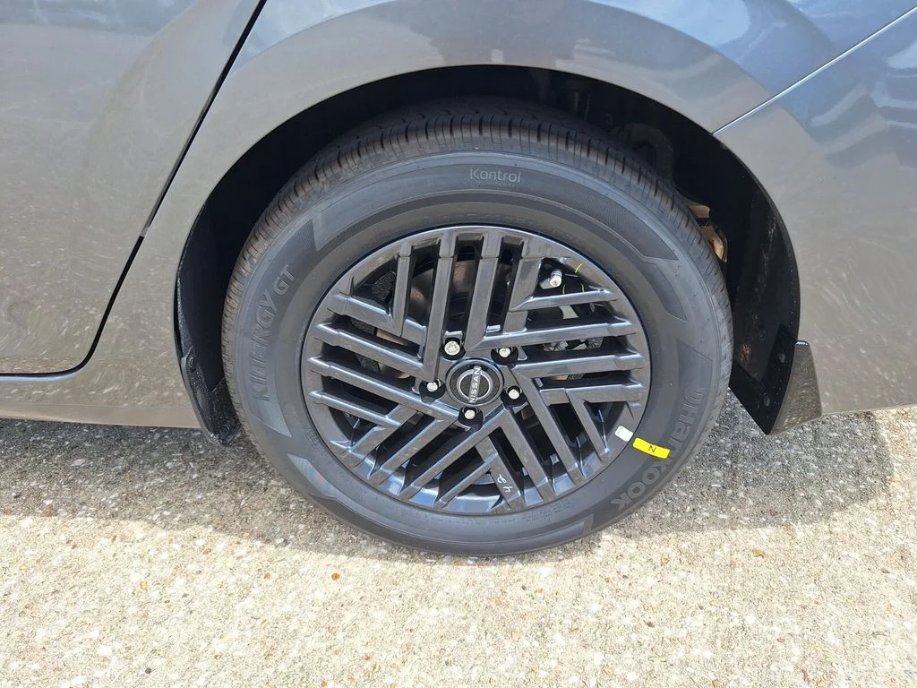 Used 2027 Gray Nissan SV image 22