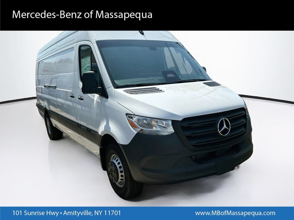 New 2026 Arctic White Mercedes-Benz Cargo 170 WB image 27