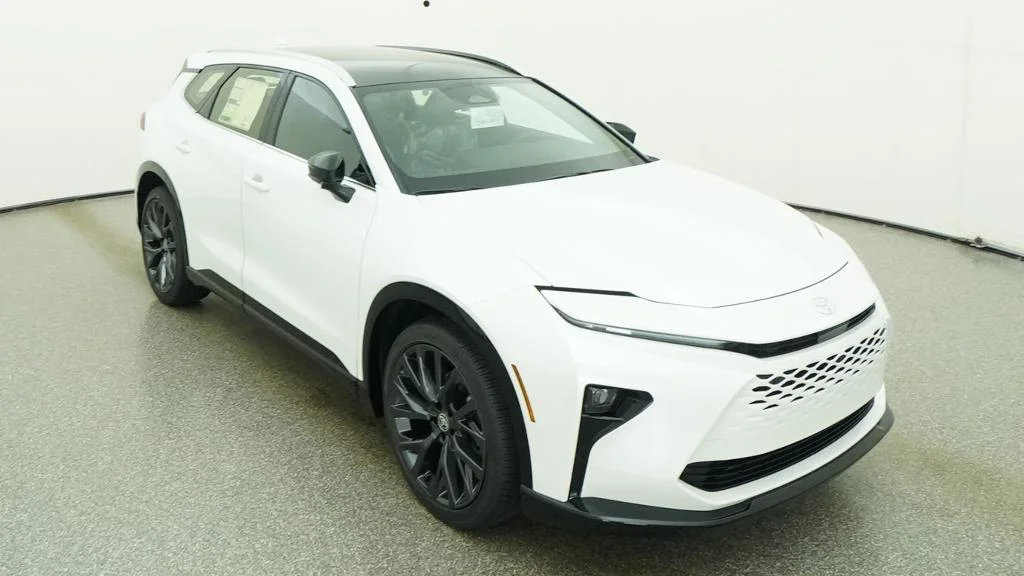 New 2026 Oxygen White Toyota Limited image 10