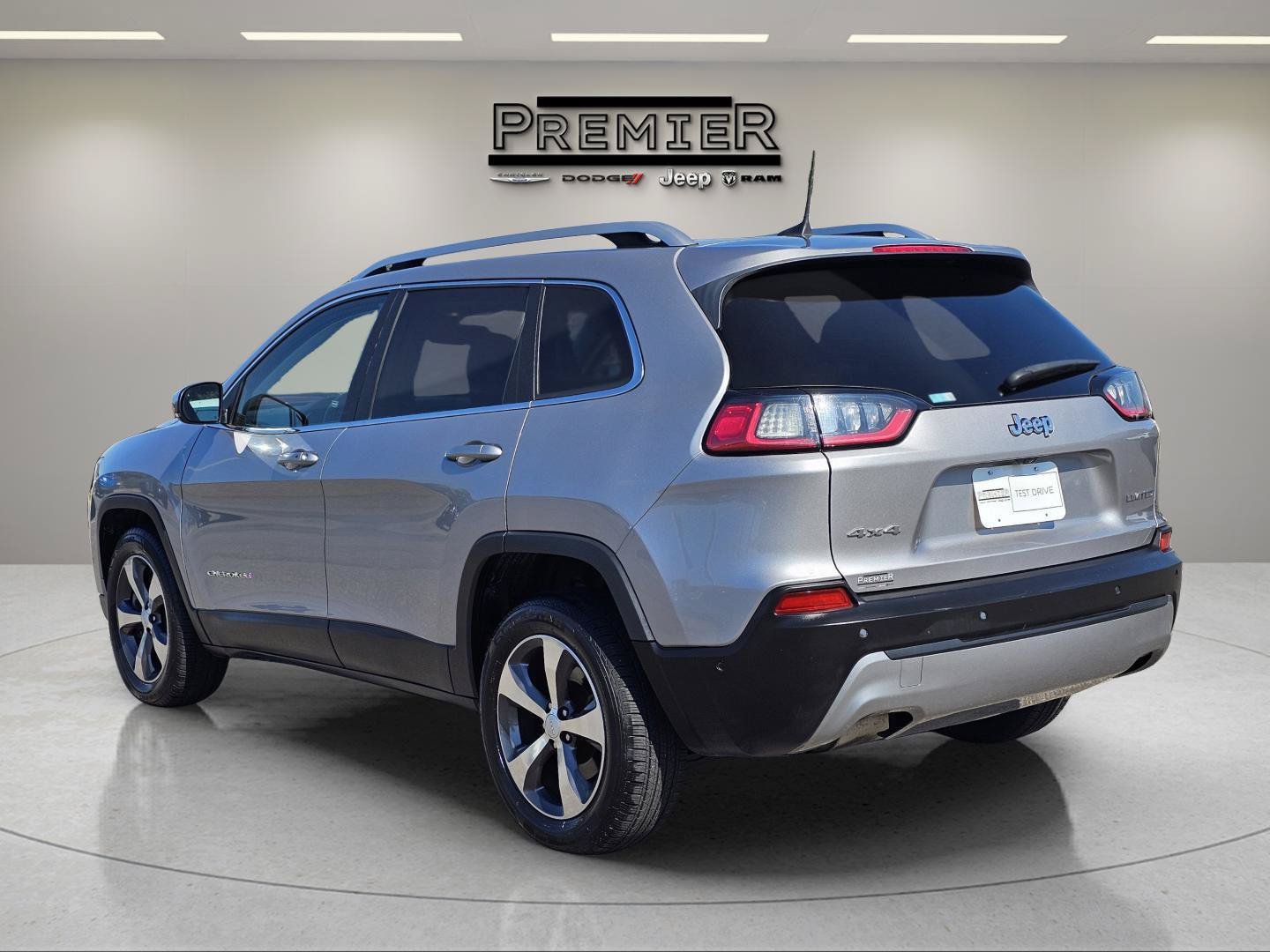 Used 2019 Billet Silver Metallic Clearcoat Jeep Limited image 13
