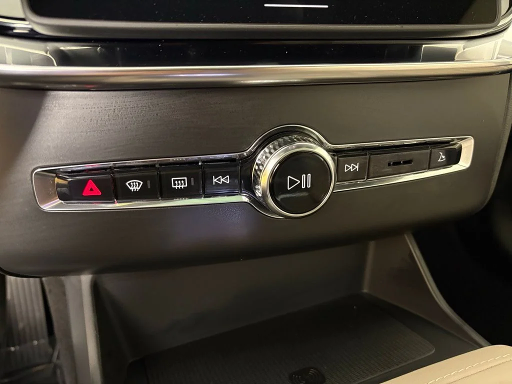 New 2026 White Volvo T8 Plus image 30