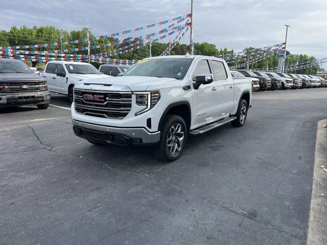 Used 2024 White GMC SLT image 36