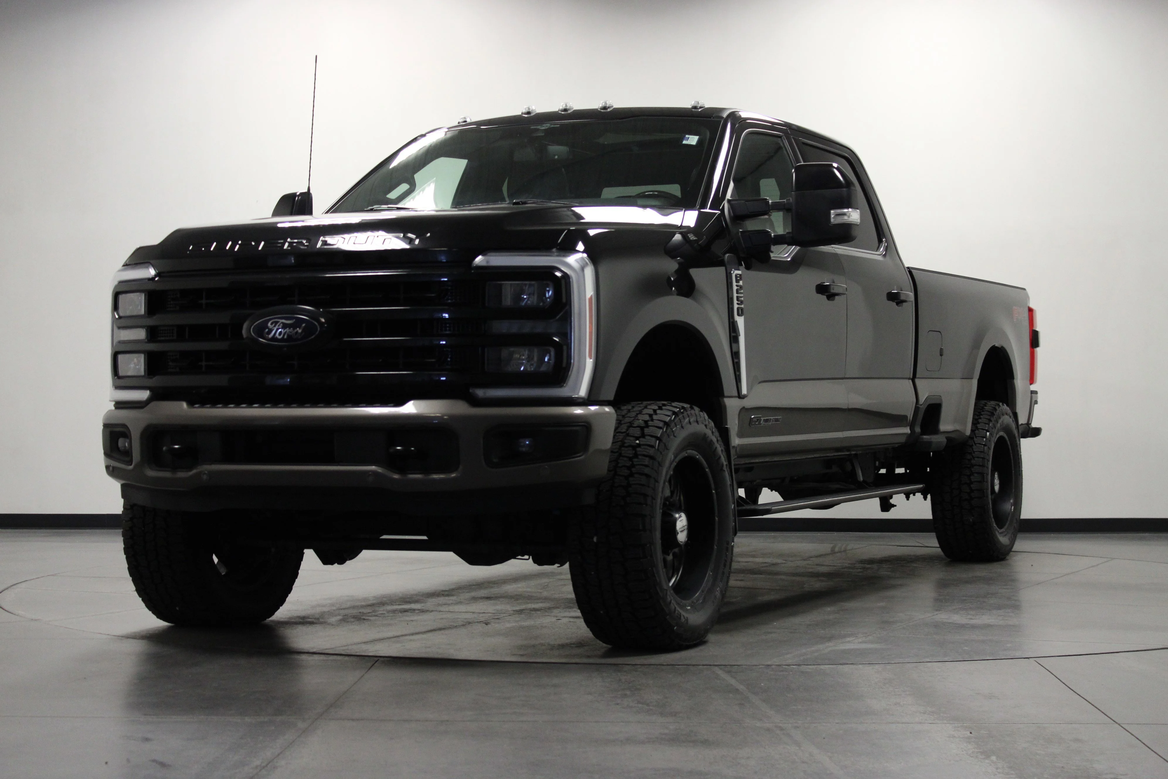 Used 2023 Agate Black Metallic Ford King Ranch image 8