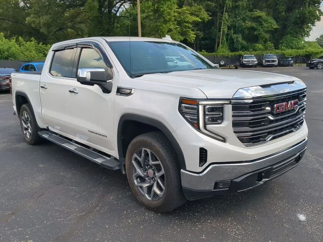 Used 2022 White Frost GMC SLT image 4