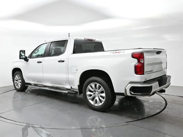 Used 2021 SUMMIT WHITE Chevrolet Custom image 5