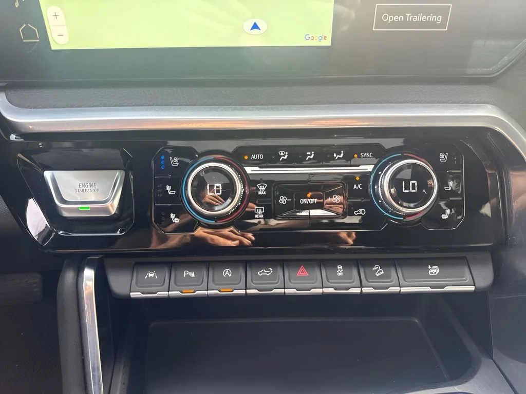 Used 2022 WHITE FROST TRICOAT GMC Denali image 17