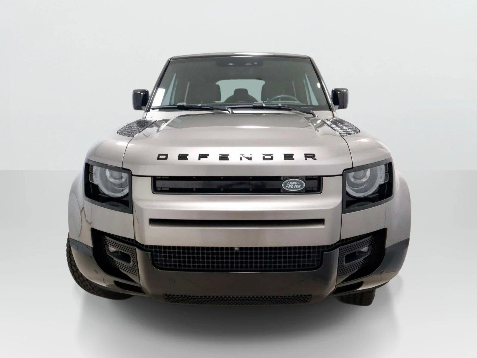 Used 2024 Silicon Silver Premium Metallic Land Rover X-Dynamic SE image 8