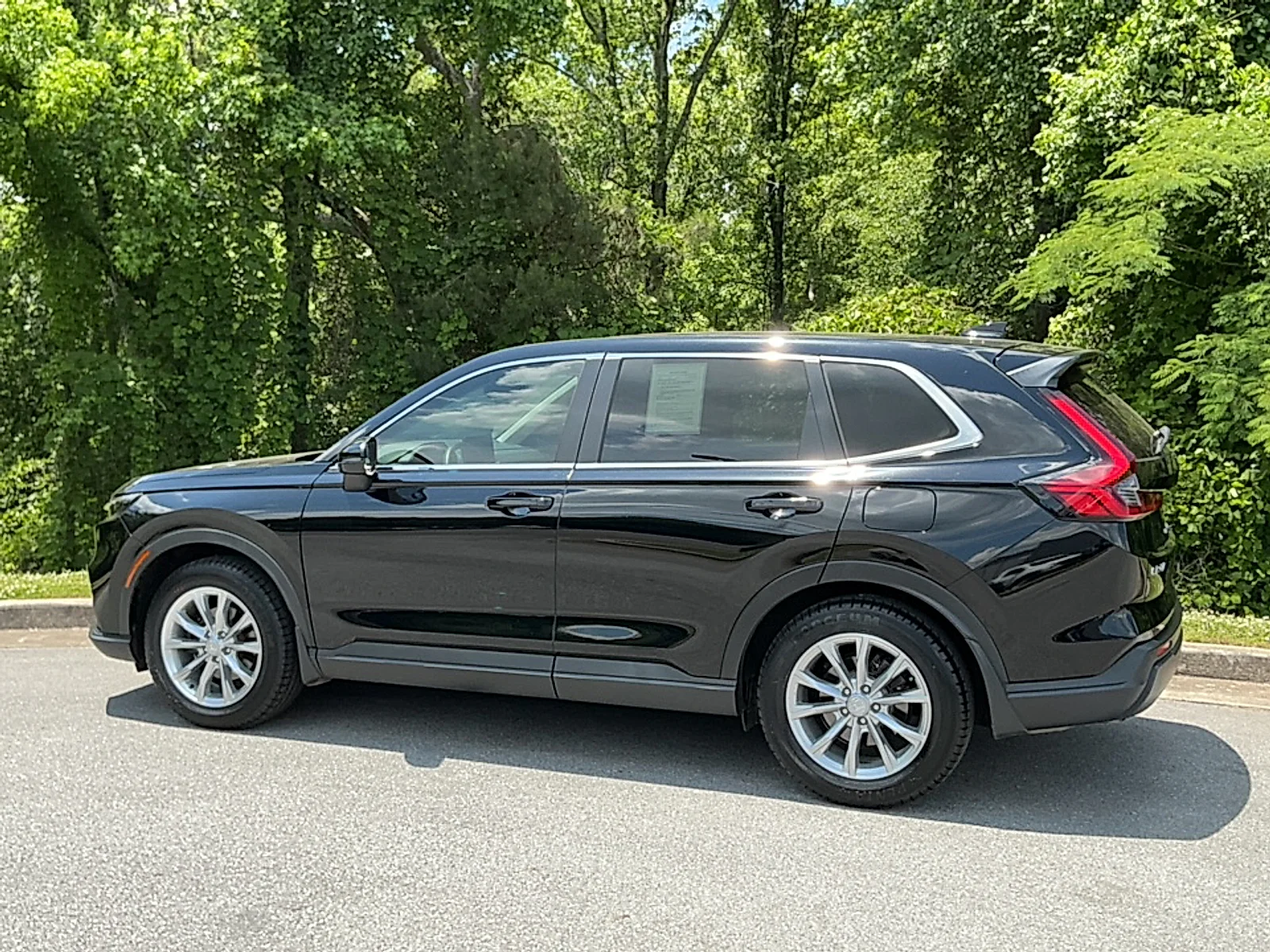Used 2023 Black Honda EX-L image 3