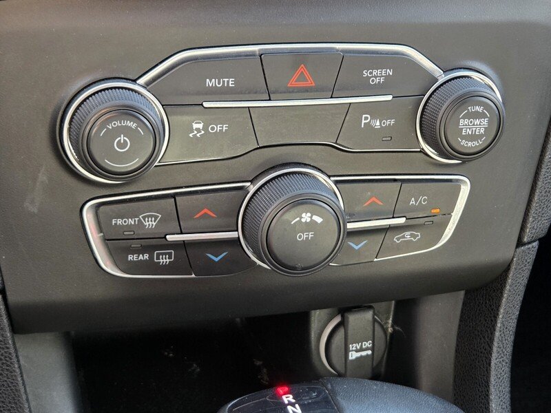 Used 2022 Silver Dodge SXT image 32