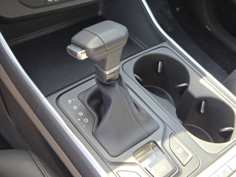 New 2026 Snow White Pearl Kia LXS image 15