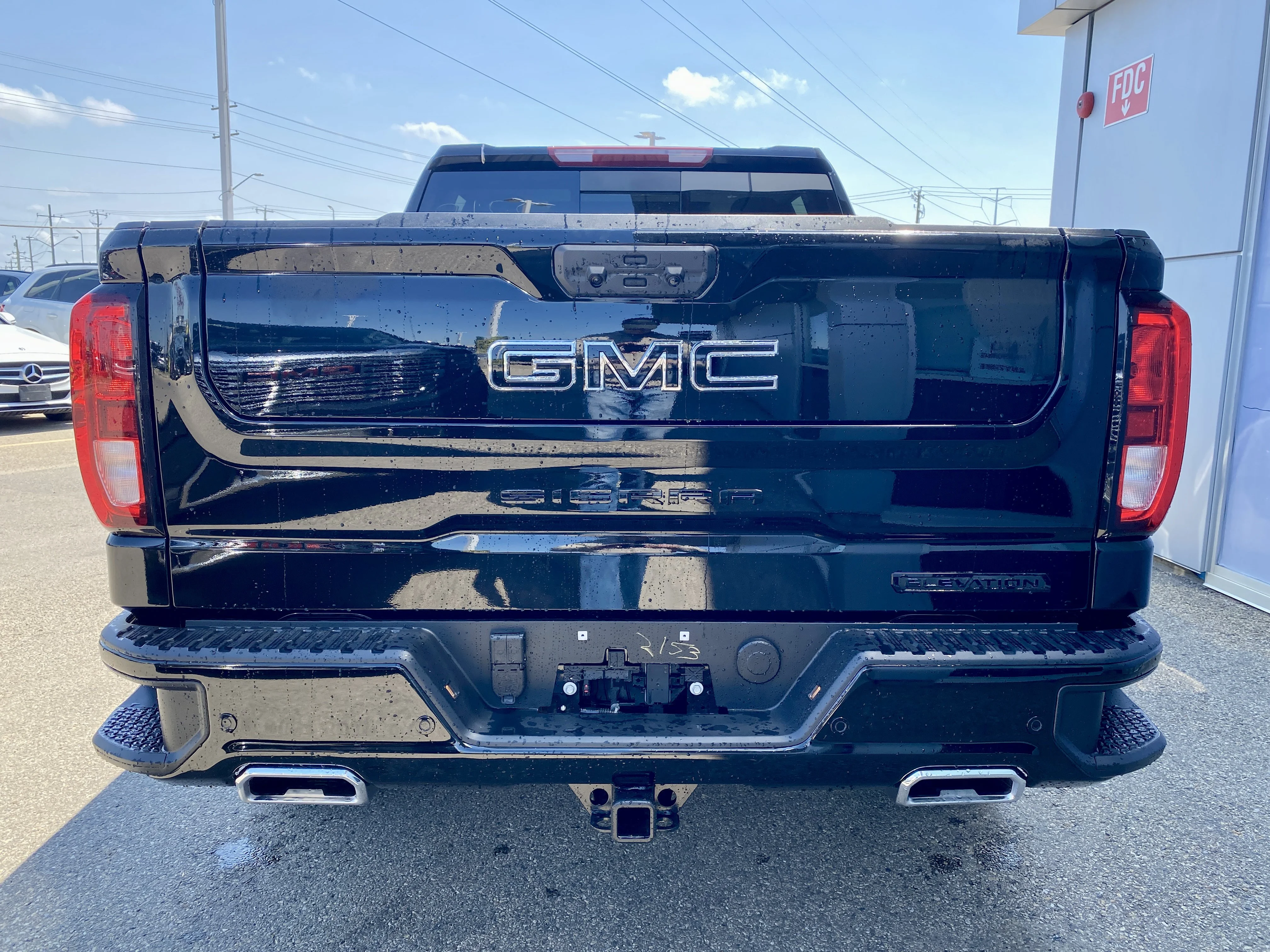 New 2026 ONYX BLACK GMC Elevation image 6