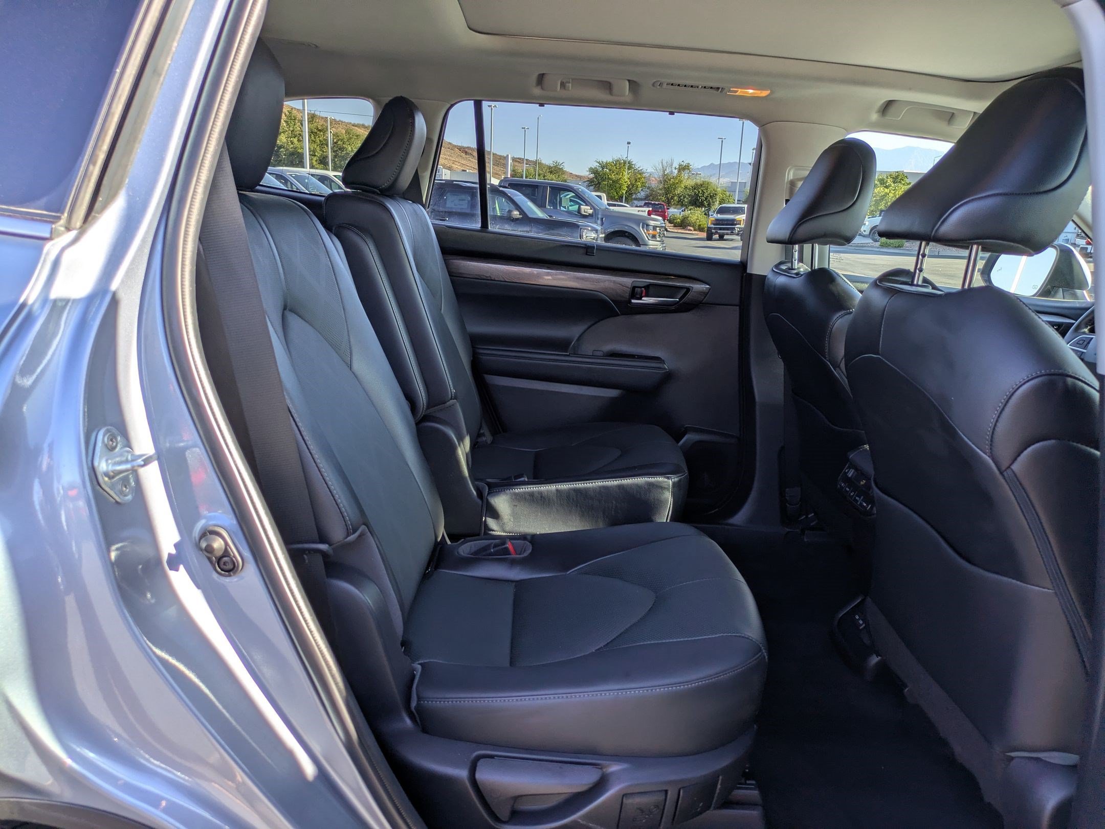 Used 2022 Moon Dust Toyota Platinum image 30