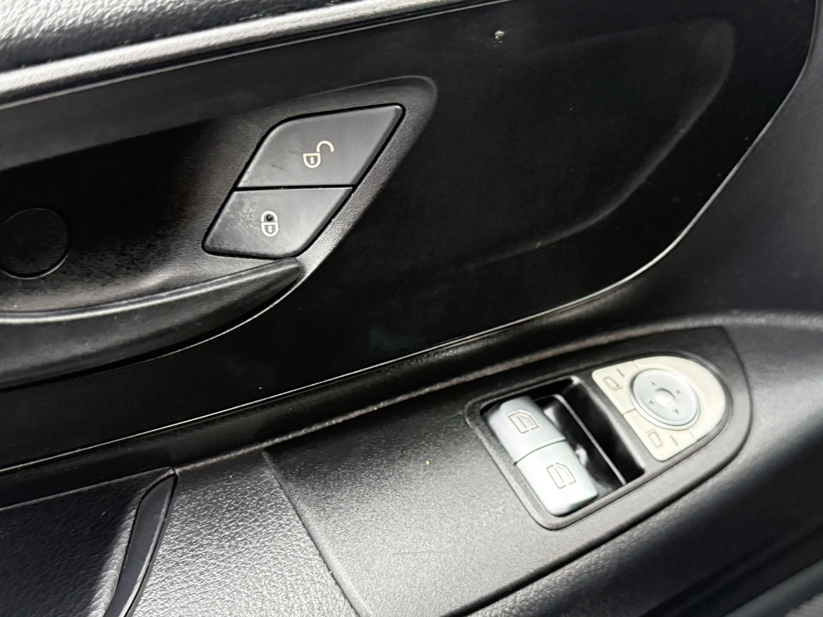 Used 2022 Arctic White Mercedes-Benz  image 28