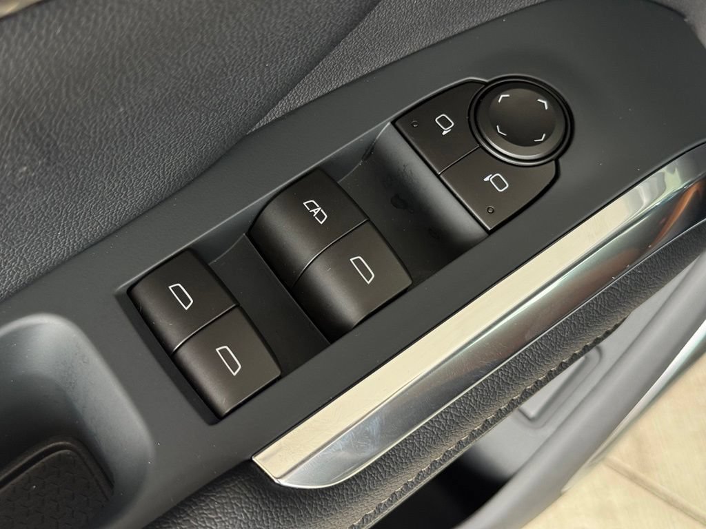 2027 Chevrolet Traverse Z71 - Photo 28