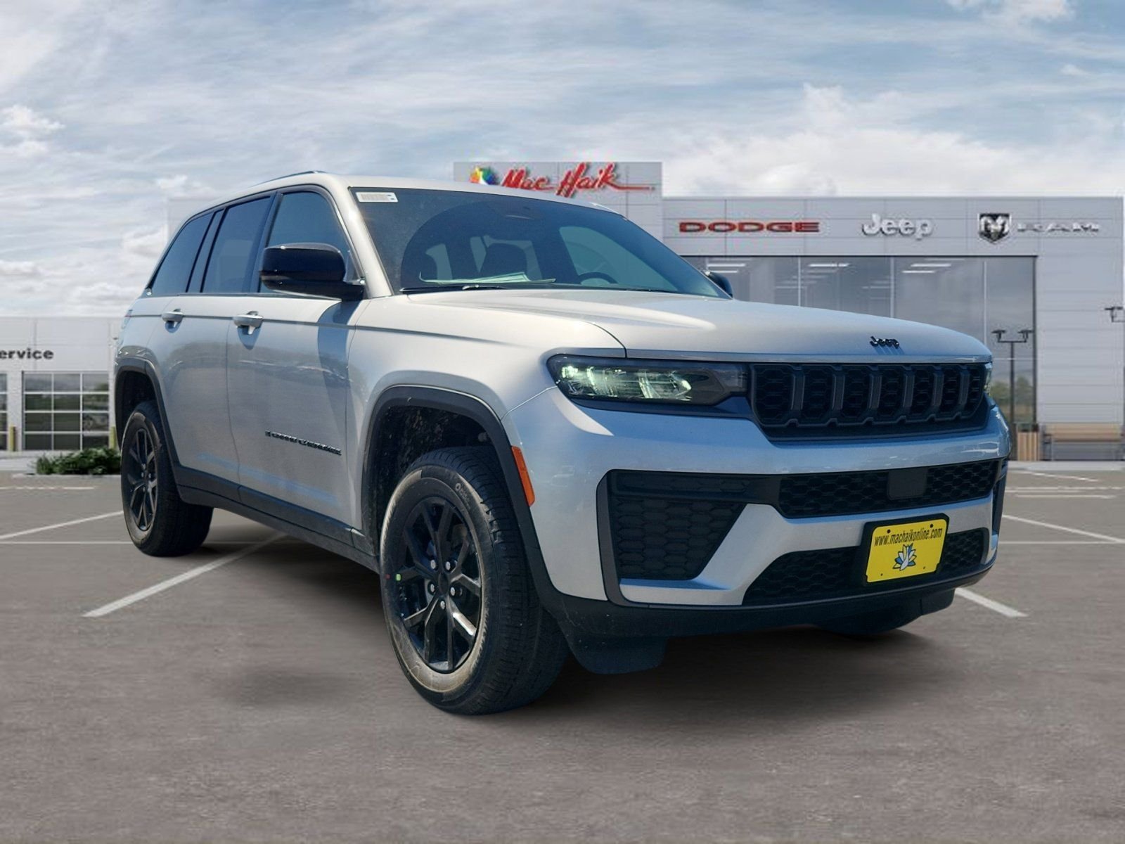 New 2026 Silver Zynith Exterior Paint Jeep Altitude image 7