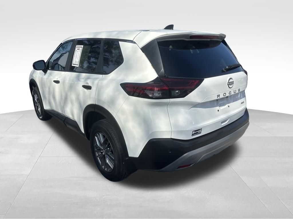 Used 2023 White Nissan S image 11