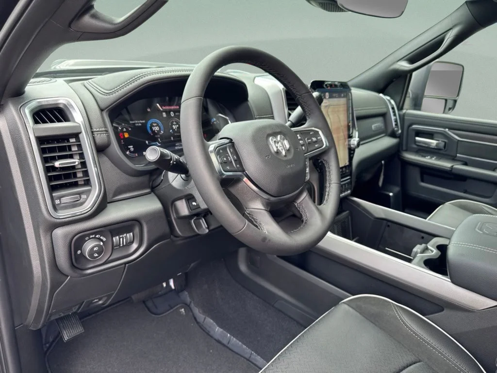 New 2026 Diamond Black Crystal Pearl-Coat Exterior Paint RAM Laramie image 22